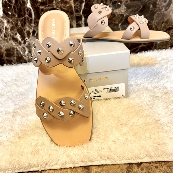 MARC FISHER-BODIL-Light Natural Flat Sandal w/ Silver Spikes-Sz9-NIB - Picture 3 of 7